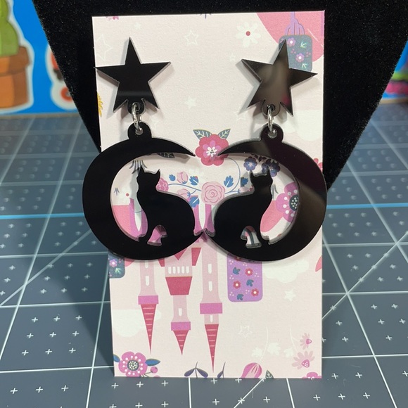 Jewelry - 7/$30 Cat on the Moon Earrings